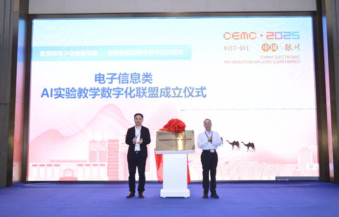 人站在屏幕前AI 生成的内容可能不正确。